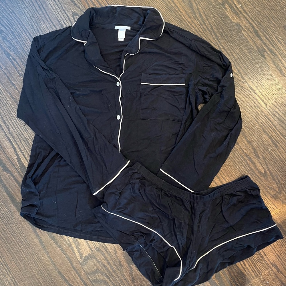 EUC Eberjey Gisele Pajamas (Long Sleeve Top, Shorts) in black - Size Small S